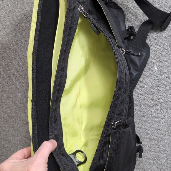 Granite Gear Waterproof Cross-Body Messenger Bag G7063-1 Black NWOT - Picture 14 of 16